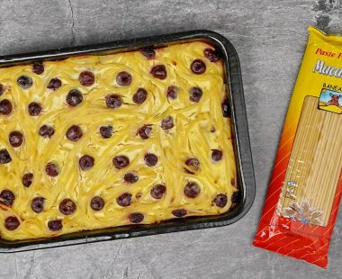 Budinca de macaroane cu crema de ciocolata si visine 9