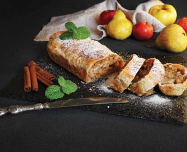 Strudel cu mere si pere