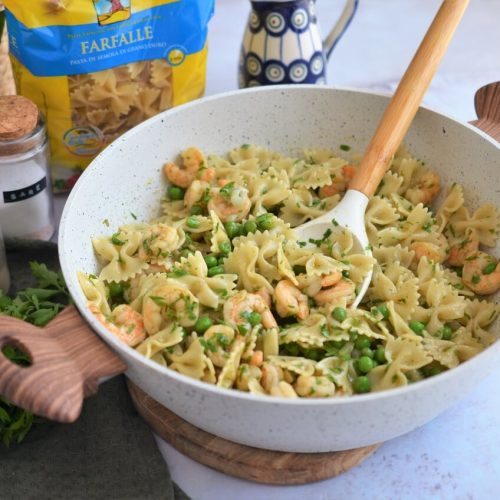 farfalle-cu-creveti-si-mazare-1