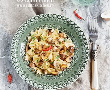 paste-aglio-olio-cu-ciuperci