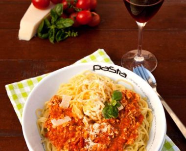spaghetti-baneasa-cu-sos-ragu-de-pui-0