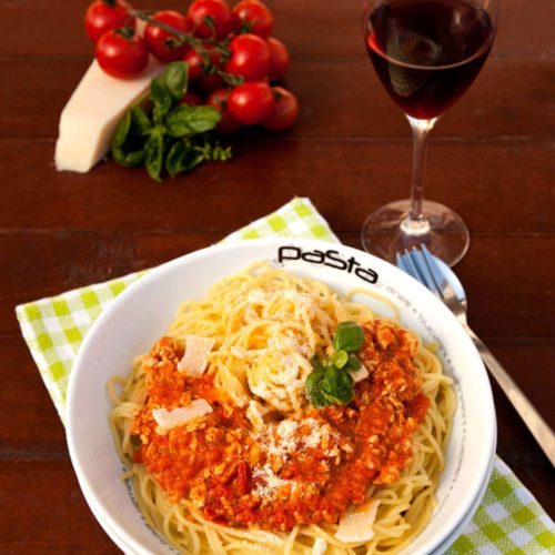 spaghetti-baneasa-cu-sos-ragu-de-pui-0