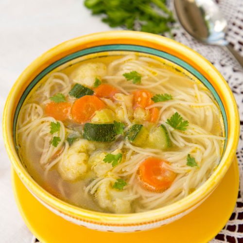 supa-de-legume-cu-fidea-cuburi