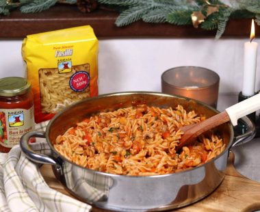 tocanita-de-legume-cu-pui-si-macaroane